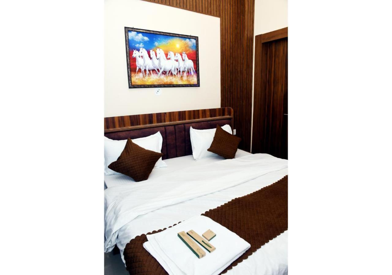 Tirupati Balaji Inn Bageshwar Dham Basāri Exterior foto