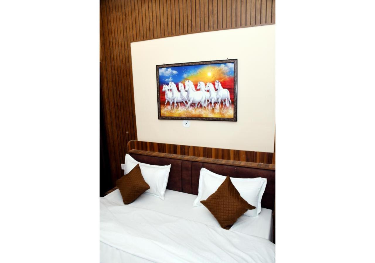 Tirupati Balaji Inn Bageshwar Dham Basāri Exterior foto