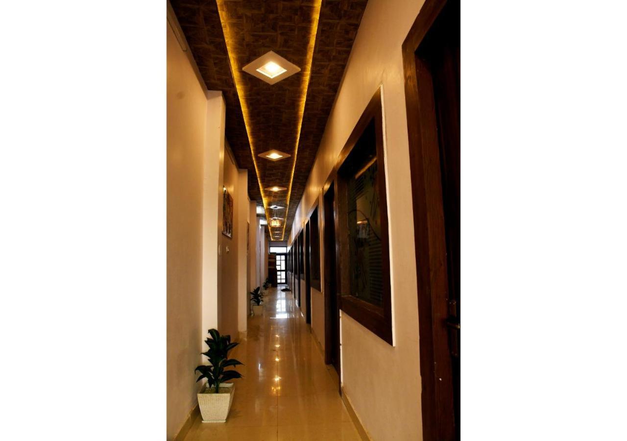 Tirupati Balaji Inn Bageshwar Dham Basāri Exterior foto